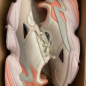 Women Adiddas Sneakers